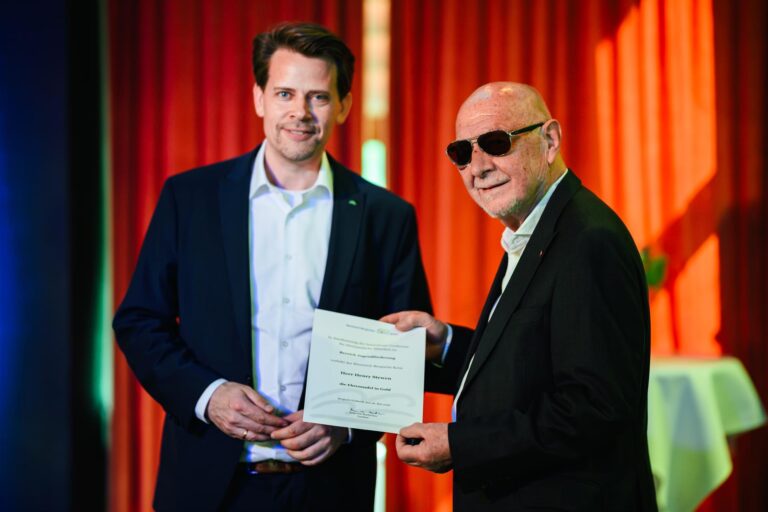 Ehrennadel in Gold des Rheinisch Bergischen Kreises für Henry Stewen